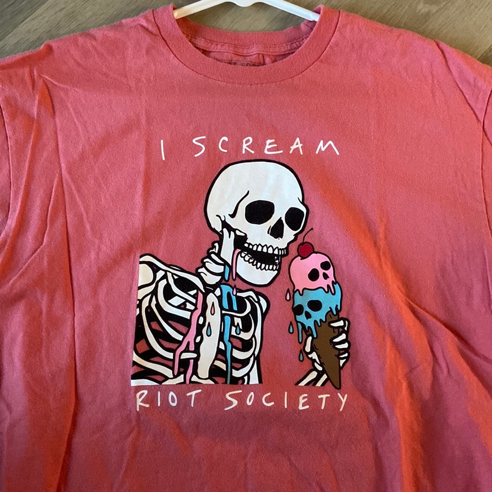 Men’s Riot Society t-shirt graphic tee skeleton